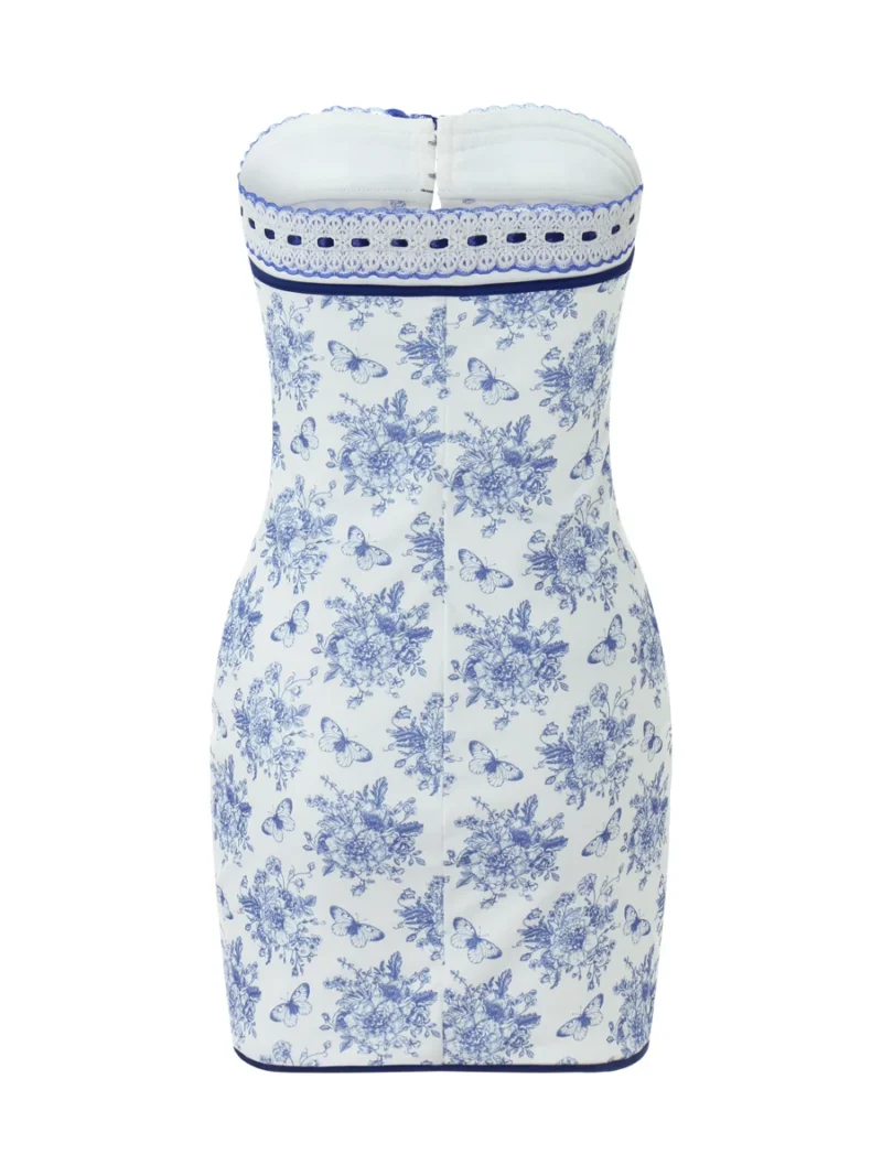 un vase bleu et blanc avec un motif floral